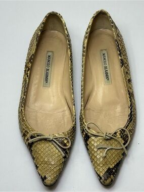Manolo Blahnik Yellow snakeskin Pointed-Toe Flats with Bow Accent size 37